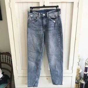 H&M lightwash slim boyfriend jeans.